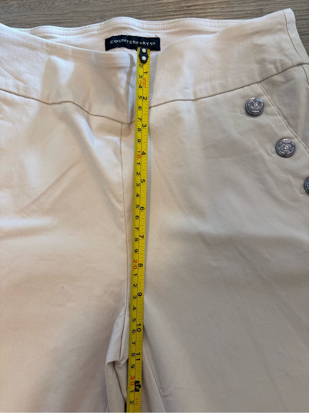 Cream capris with button pockets - Picture 5 of 5